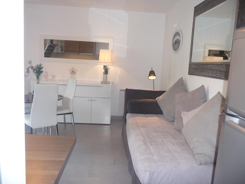 Liyaroyce Apartment กาวาแลร์-ซูร์-แมร์ ภายนอก รูปภาพ
