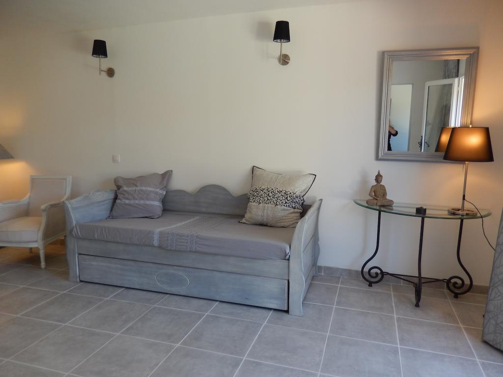 Liyaroyce Apartment กาวาแลร์-ซูร์-แมร์ ห้อง รูปภาพ